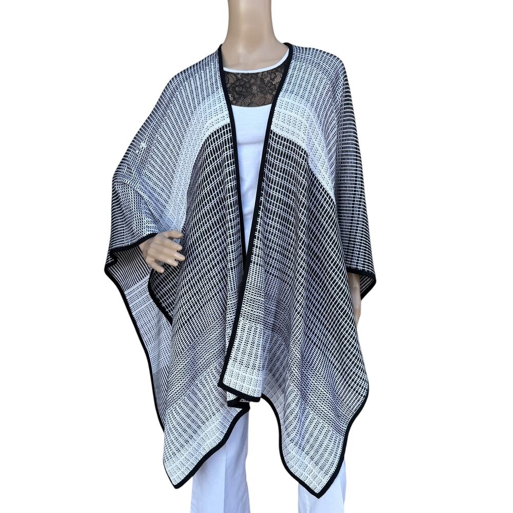St. John One Size Black White Geometric Knit Poncho Cape Silk Trim